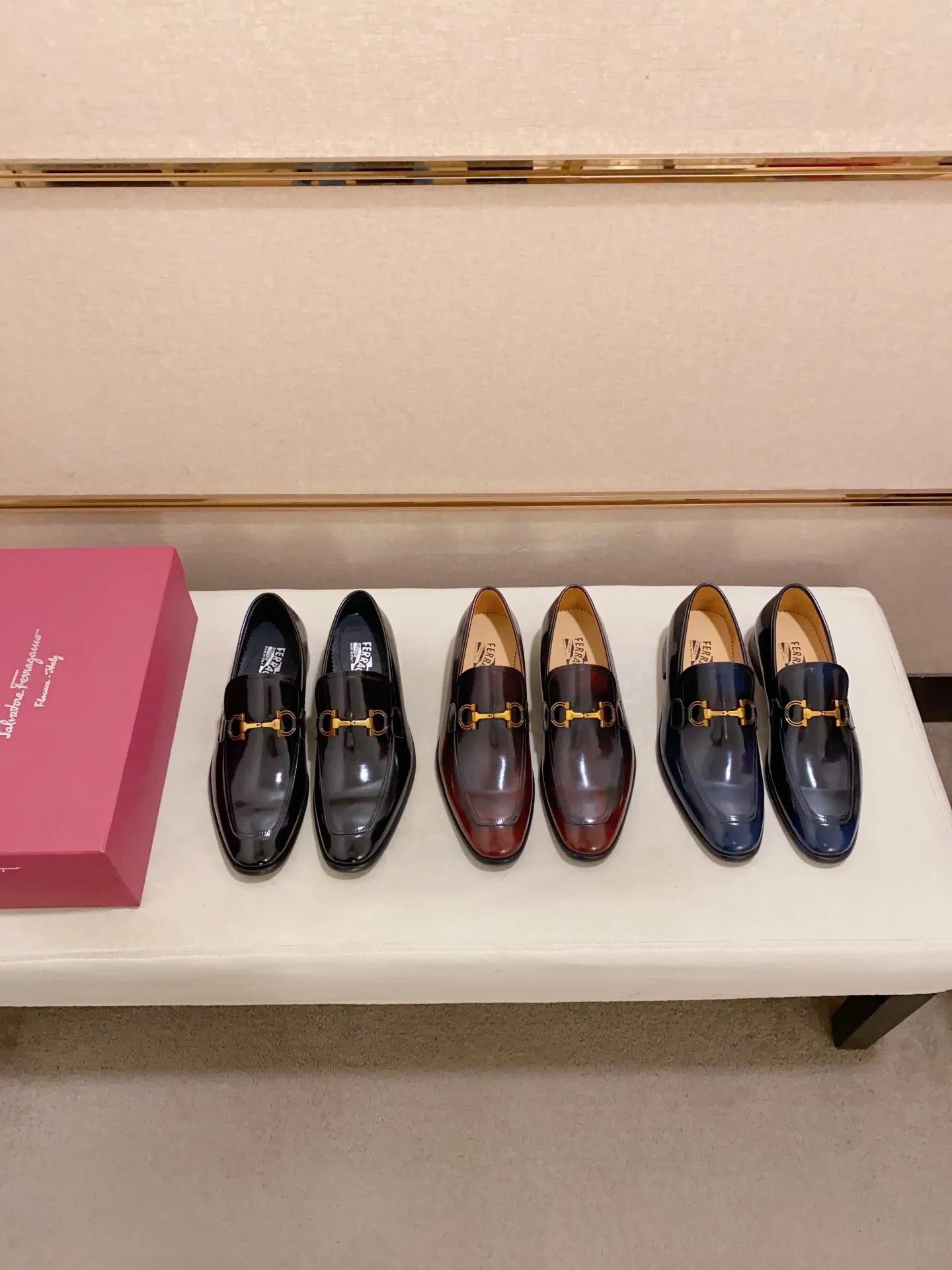 Men's shoes💰: 520💰 High version Ferragamo quality! 🆕🆕Exclusive hot-selling products in stock🔥🔥New products on the shelves, high-quality shoes, high-end driving shoes, with complete packaging! 💪 💪 Material: imported patented cowhide 🐂 + imported high-quality water-dyed cowhide lining + wear-resistant outsole 👍🏻👍🏻 Features: high-end and comfortable, purely handmade 🚀 🚀 Create the perfect shoes that suit you best 🔥 🔥 Size: (38-44) Can be customized 45 non-returnable!